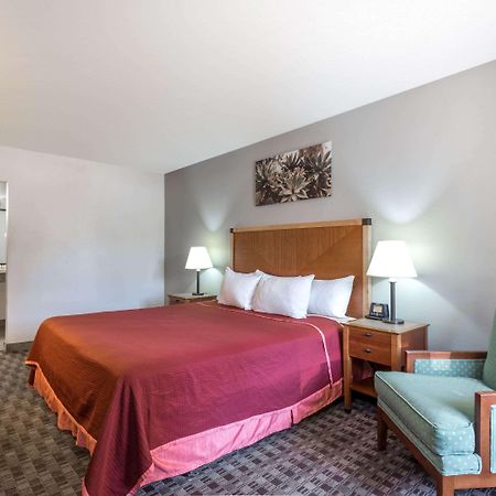 Howard Johnson By Wyndham Scottsdale Old Town Exterior photo